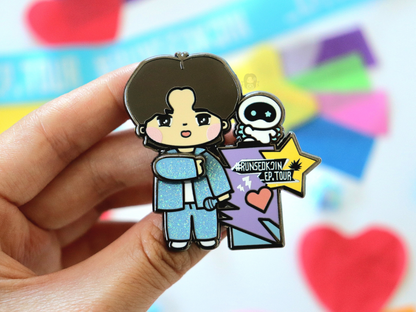 [PRE-ORDER] "Dallyeora, Seokjin!" #RunSeokjin_EP.Tour Memorabilia Swivel Pin | Est. Ship Date: late November 2025